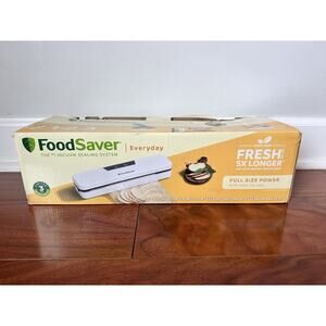 FoodSaver Everyday Vacuum Sealing System Full Size Power w/ Bags New VS0230